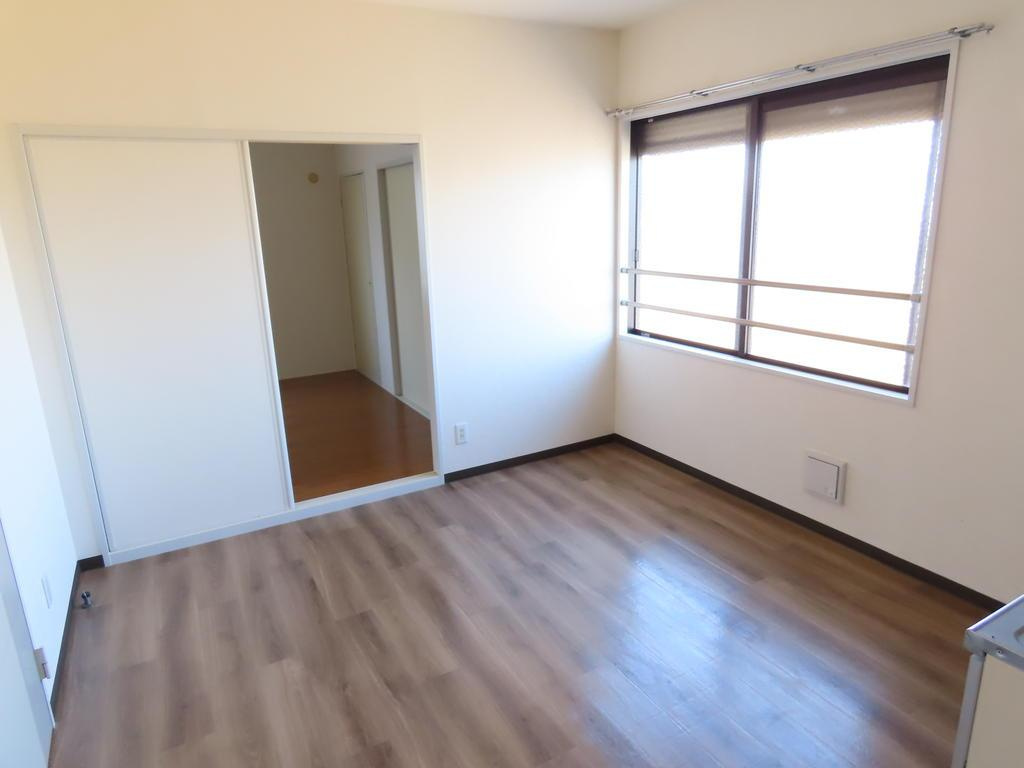 オークアベニューＡの居間・リビング|写真は反転タイプのＢ202号室です