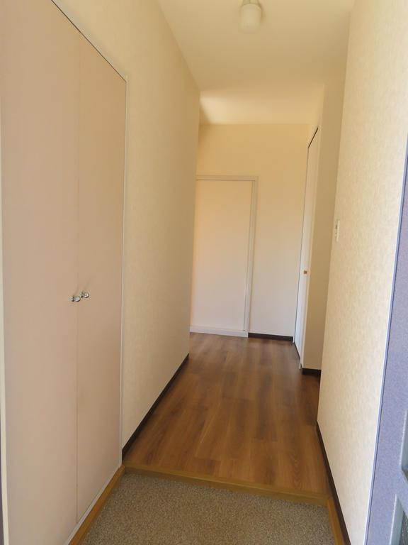 オークアベニューＡの玄関|写真は反転タイプのＢ202号室です