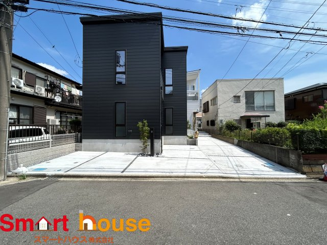 綾瀬市綾西5丁目　全2棟の前面道路含む現地写真