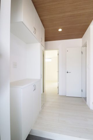 郡山市富田町字大徳南　　　2号棟　　　小山田小学校、郡山第６中学区の玄関