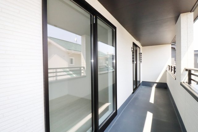 郡山市富田町字大徳南　　　2号棟　　　小山田小学校、郡山第６中学区のバルコニー