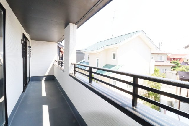 郡山市富田町字大徳南　　　2号棟　　　小山田小学校、郡山第６中学区のバルコニー