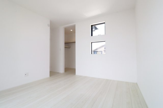 郡山市富田町字大徳南　　　2号棟　　　小山田小学校、郡山第６中学区の洋室