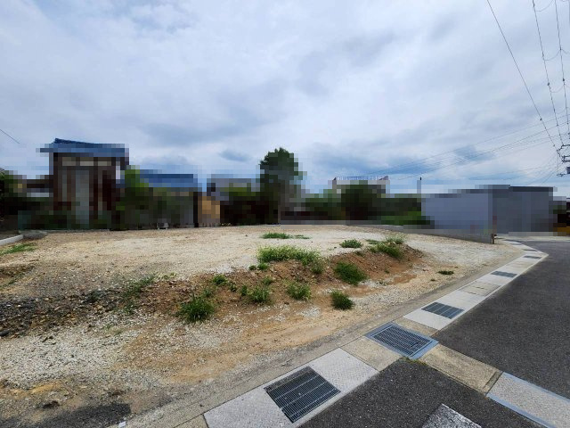 長岡京市奥海印寺門ノ町の外観|緑豊かで自然を感じられる住宅地。
遠方には山並みを望むことができます。