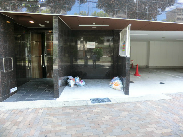 アドモリモト元町通のエントランス