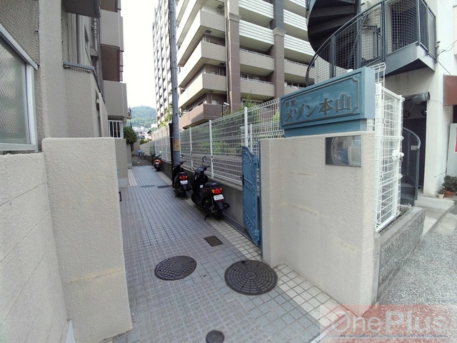 甲南メゾン本山のエントランス