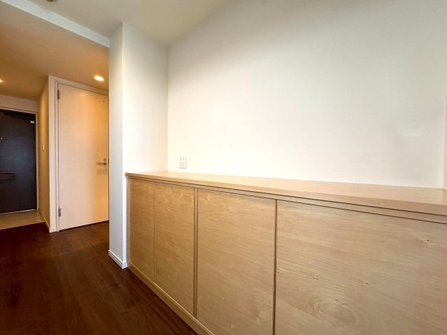 武蔵関シティハウスのキッチン|シンクと調理台後ろには調理器具が設置できるカウンターがあります	