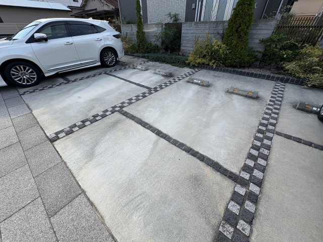 リッシュ・アヴニール　B棟の駐車場