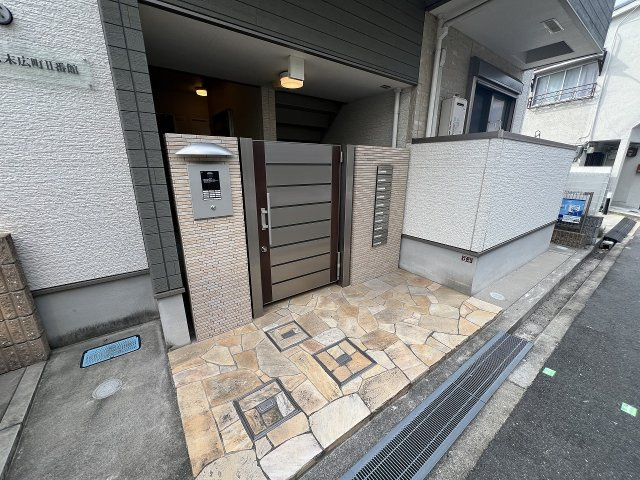 フジパレス末広町Ⅱ番館のエントランス