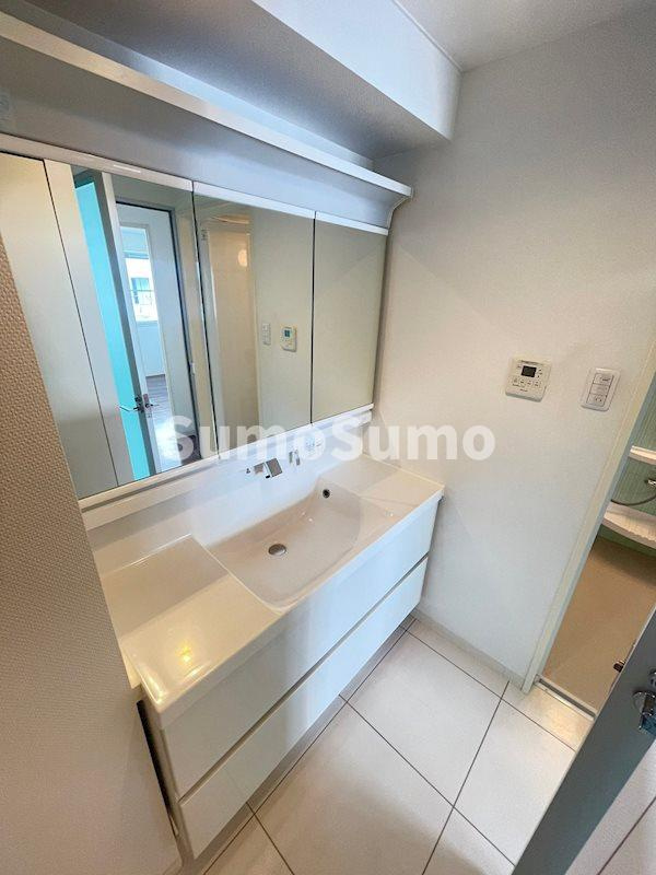 Poco A Poco 三宮 High Towerの洗面所