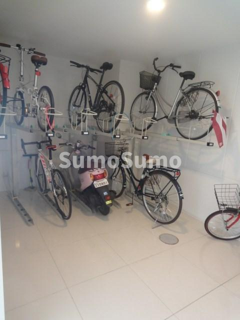 Poco A Poco 三宮 High Towerの外観