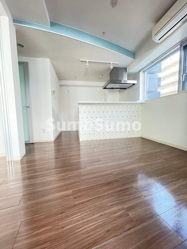 Poco A Poco 三宮 High Towerの居間・リビング