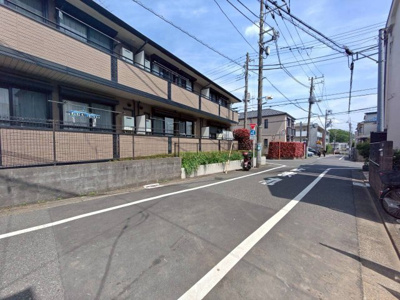 【前面道路含む現地写真】 | 4大特典　1000万分の「夢」プレゼント！新築戸建て/碑文谷3丁目 | 交通量の少ない6m公道に面しています