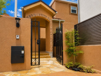 【外観】 | 4大特典　1000万分の「夢」プレゼント！新築戸建て/碑文谷3丁目 | 住まいの第一印象を彩る、上質なエントランス