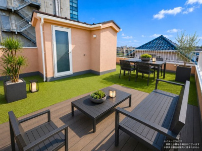 【バルコニー】 | 4大特典　1000万分の「夢」プレゼント！新築戸建て/碑文谷3丁目 | 20帖の屋上テラスはおうち時間をより豊かにする特別なプライベートスペースです(AIによるイメージです）