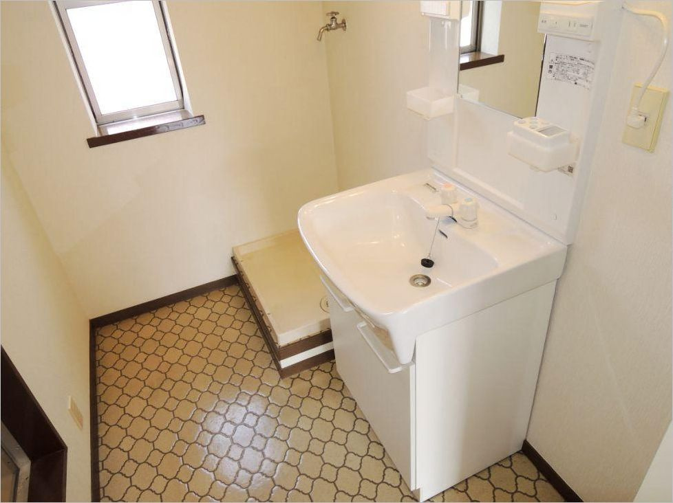 サンライズ（朝日３丁目）の洗面所|★独立洗面台＆室内洗濯機置場あり★