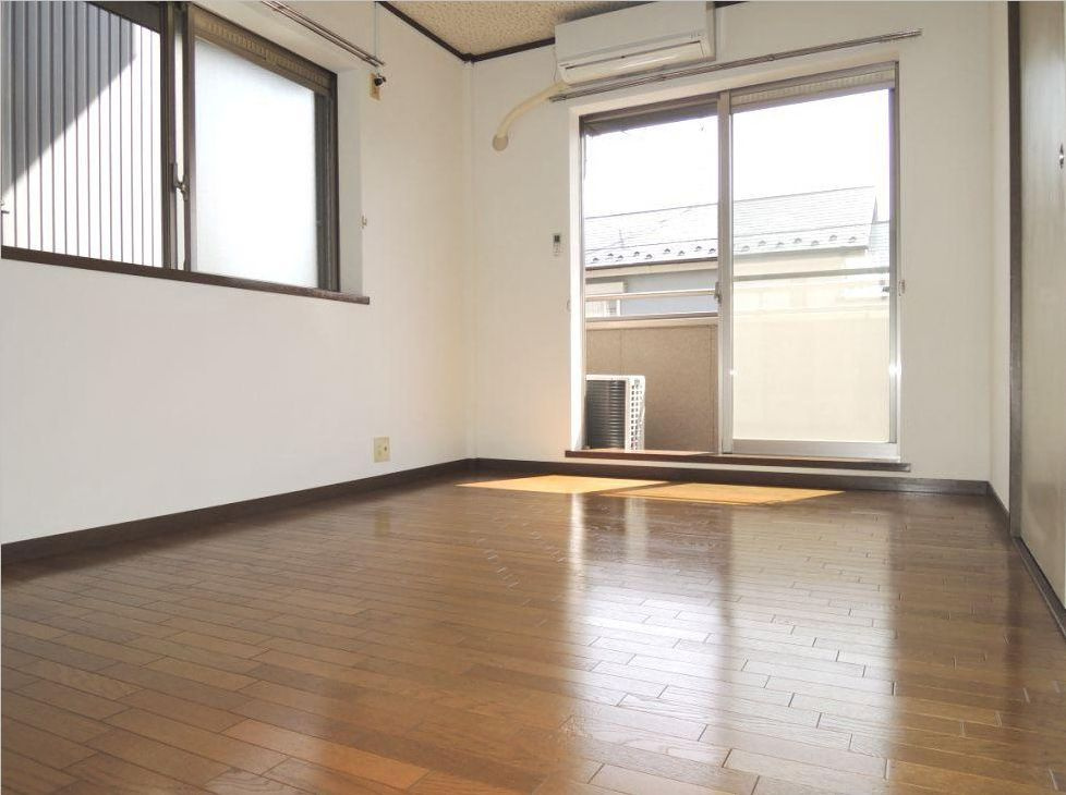 サンライズ（朝日３丁目）の洋室|★南東角部屋で日当り良好！洋室６帖の画像です★