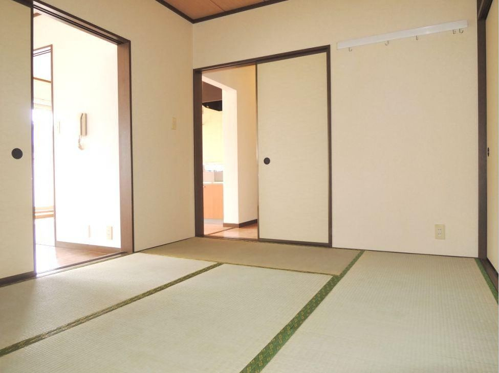 サンライズ（朝日３丁目）の和室|★落ち着きのある和室６帖の画像です★