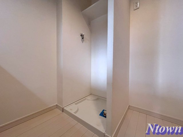 【設備】 | クリスタルガーデン | 洗濯機置き場です。