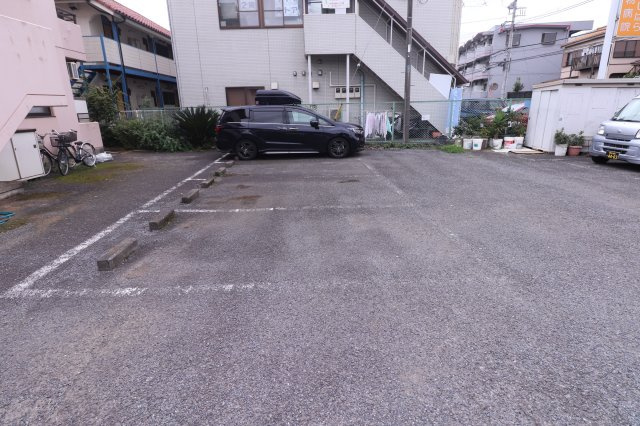 石垣ハイツの駐車場