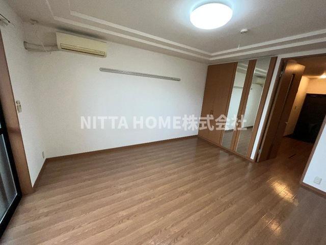 昴ーすばるーの居間・リビング|照明設備も完備しています◎