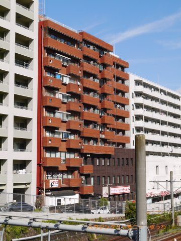 【外観】 | ライオンズステーションプラザ大塚第2 | モダンでスタイリッシュな印象を与える煉瓦色を基調とした外観。