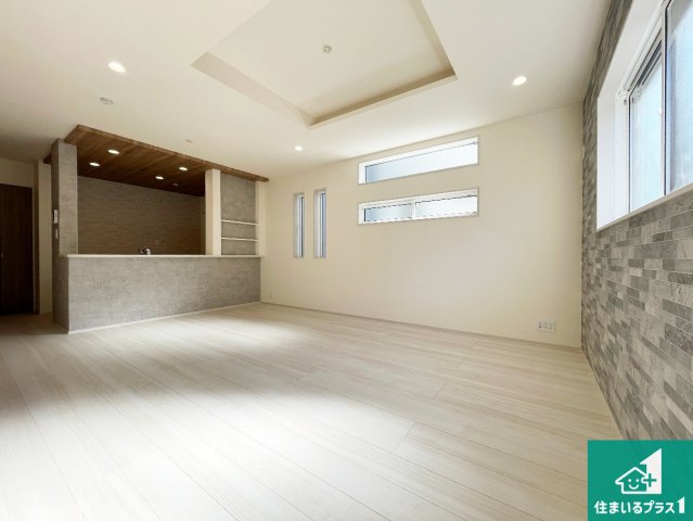 枚方市甲斐田町　新築一戸建ての外観|周辺は落ち着いた街並みの住宅地！子育てがしやすい住環境です！まだ未完成ですが、現地でしかわからない事もございます。是非一度ご覧ください。