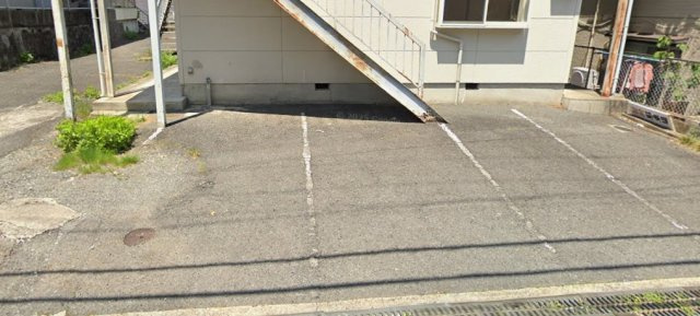 ドミール学園前Ⅱの駐車場