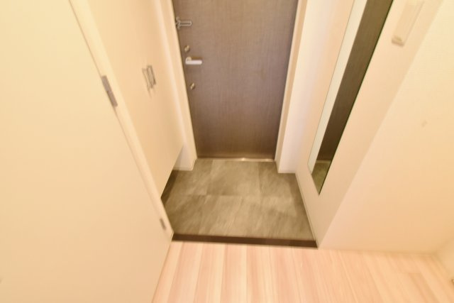 セレニテ甲子園プリエの玄関