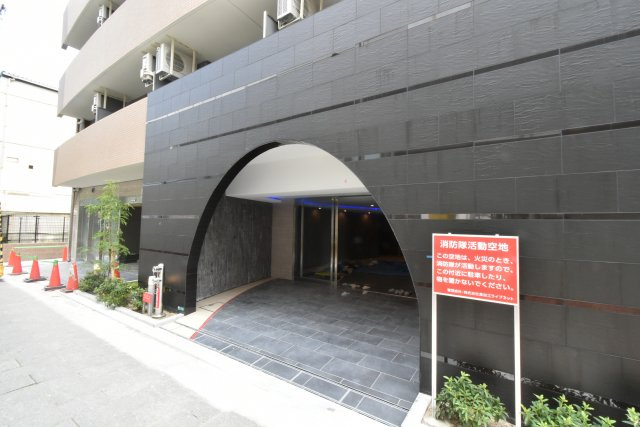 セレニテ甲子園プリエのエントランス