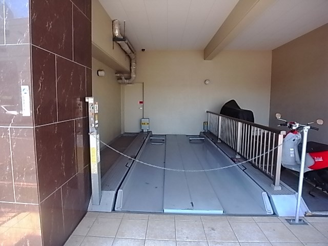 グレイスシャトー王子の駐車場