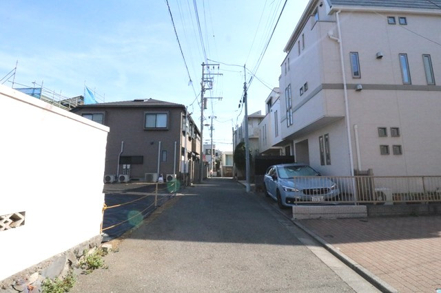 【前面道路含む現地写真】