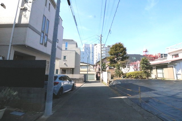 【前面道路含む現地写真】