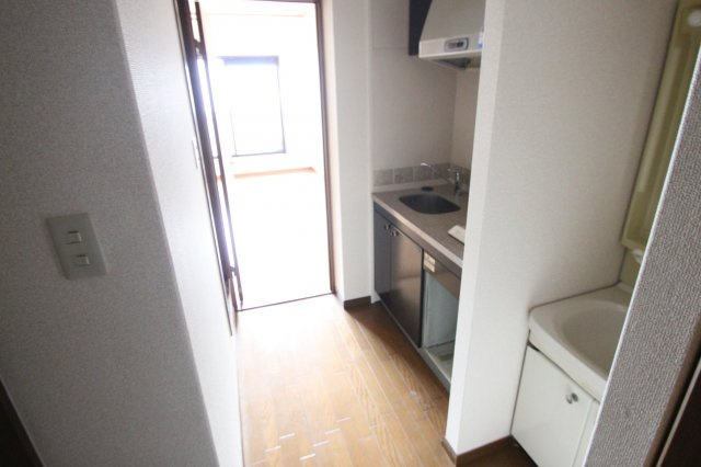 東大阪市若江西新町３丁目の賃貸マンションのエントランス