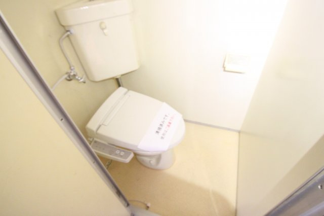 東大阪市若江西新町３丁目の賃貸マンションのトイレ