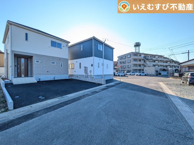 Cradle garden　熊谷市久下第14の前面道路含む現地写真|充分な広さの前面道路
間口が広くお車の出し入れも問題なく行えるスペースが確保されています♪