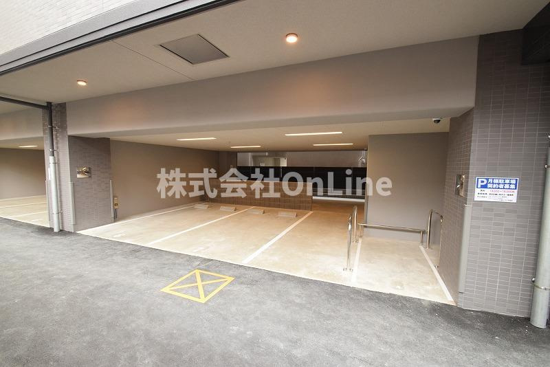アドバンス大阪リーヴァの駐車場