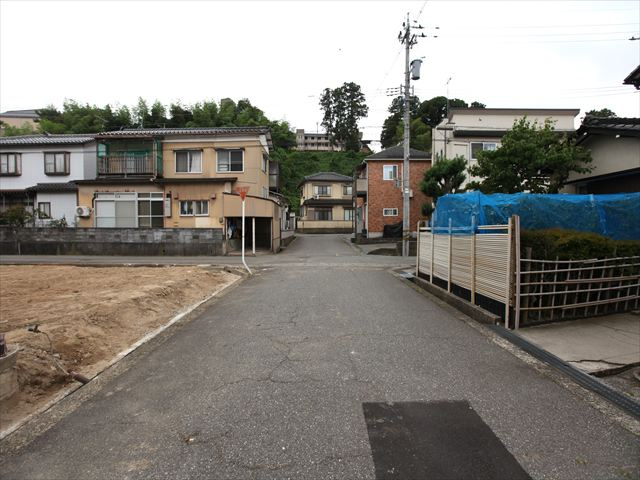 【前面道路含む現地写真】の画像