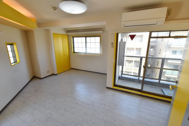 レザムルーズ西宮の洋室