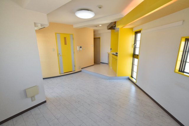 レザムルーズ西宮の居間・リビング