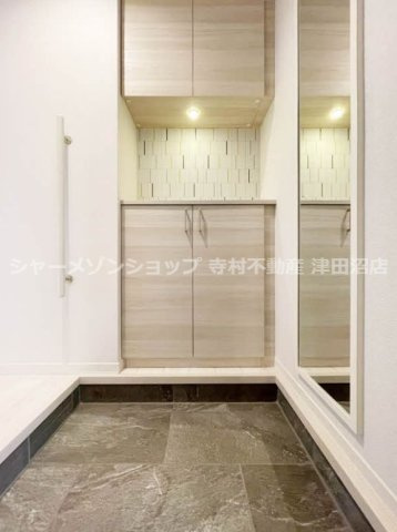 ウ・リチーベの玄関