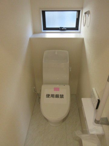 【仲介手数料無料】新築戸建　鳩山町松ヶ丘1-6-3（全1棟）のトイレ