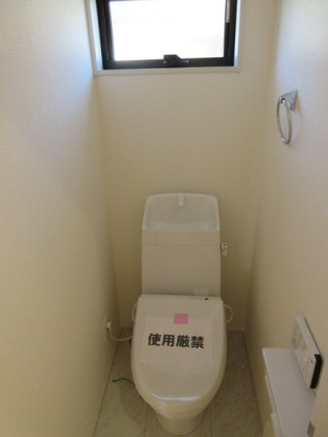 【仲介手数料無料】新築戸建　鳩山町松ヶ丘1-6-3（全1棟）のトイレ