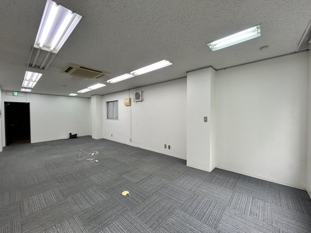 正金ビルのロビー