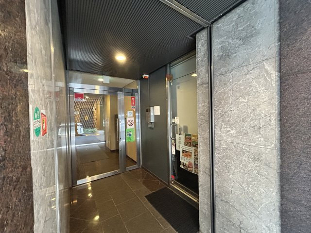 正金ビルのエントランス