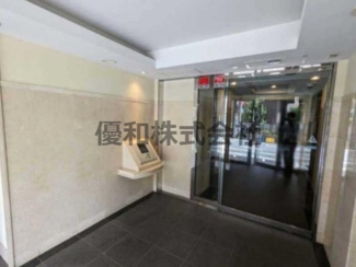 【その他共用部分】 | 清潔感と歓迎感があるエントランスホールとなります。