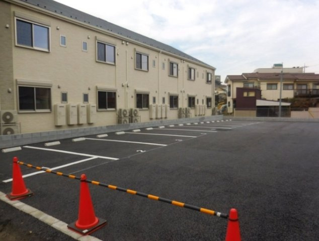 エスト野口町の駐車場