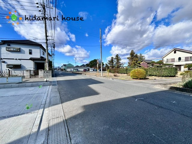 川島町上伊草　新築戸建　リーブルガーデン01の前面道路含む現地写真|前面道路も広く、車の出入りもラクラクできちゃいます(^^♪
