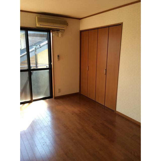 エクセレントの洋室