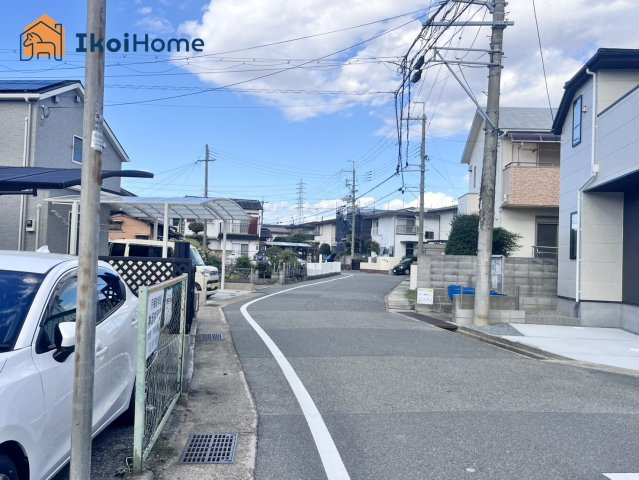 神戸市西区玉津町高津橋1期　新築戸建の前面道路含む現地写真|【ホームページに現地動画掲載中】●年中無休：当日予約可●前面道路は角地で約6m以上ございますので広々
